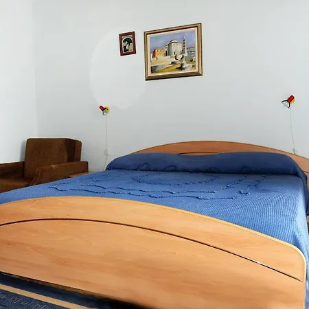 - Diklo 5880e Apartman *