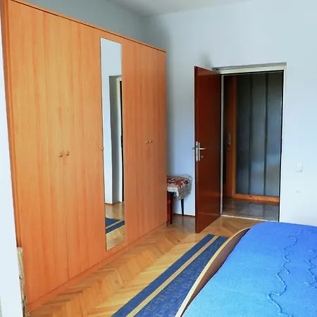 - Diklo 5880e Διαμέρισμα