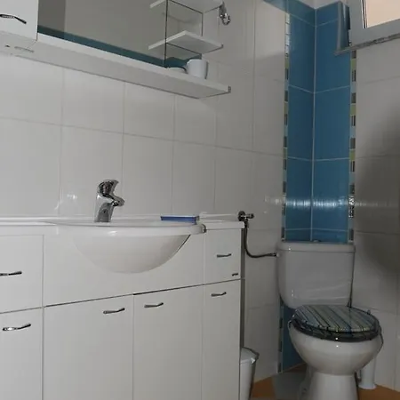 - Diklo 5880e Apartman *