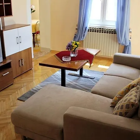 - Diklo 5880e Apartman *