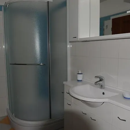 - Diklo 5880e Apartman *