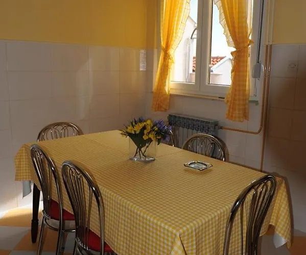 - Diklo 5880e Apartman *